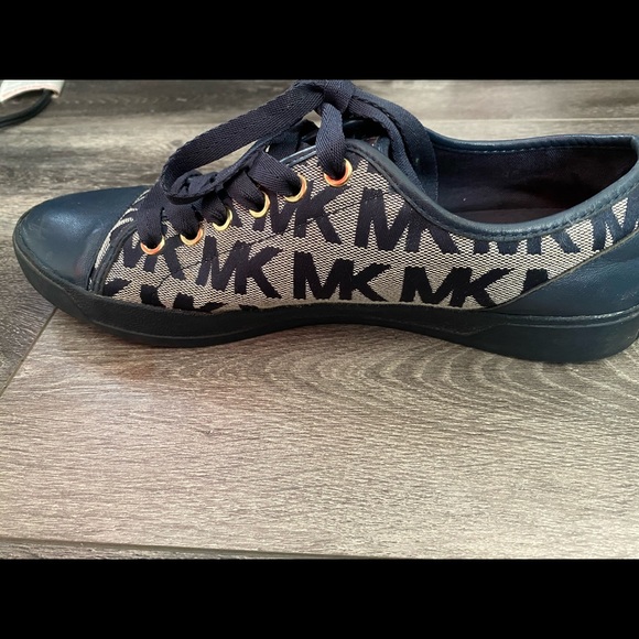 Michaels kors shoes - Picture 3 of 5